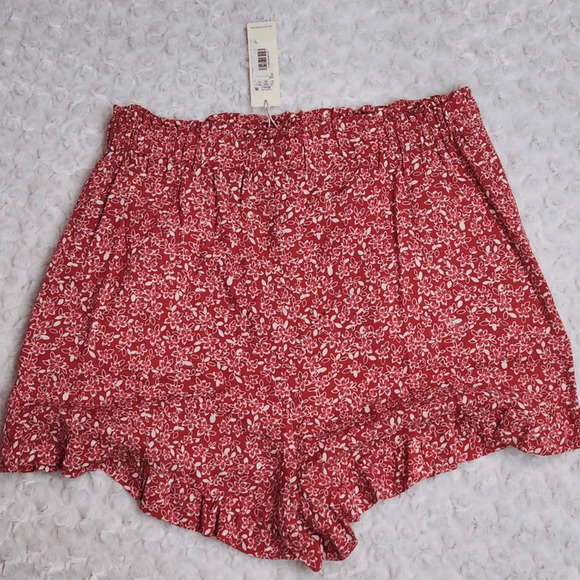 Copper Key Red and White Floral Setting Shorts XL NWT (4358) - Picture 3 of 7